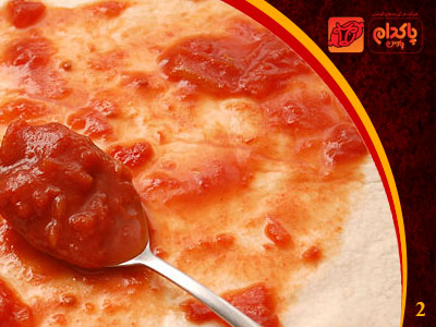 گام سوم برای پیتزا پپرونی - سس گوجه فرنگی