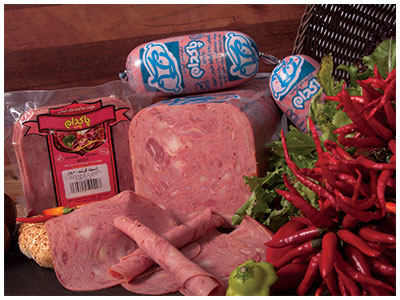 استیک گوشت علاوه بر درصد گوشت بالا و درجه خلوص بالاتر نسبت به اکثر محصولات سوسیس و کالباس، از فرمولاسیون متفاوتی بهره می گیرد تا در نهایت طعم ویژه ای را برای شما به ارمغان بیاورد.